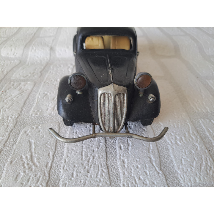 Citroen Traction 11 BL van kunsthars Classic cars 27X10X9cm - modelautos Citroen Traction 11 BL van kunsthars Classic cars 27X10X9cm - modelautos