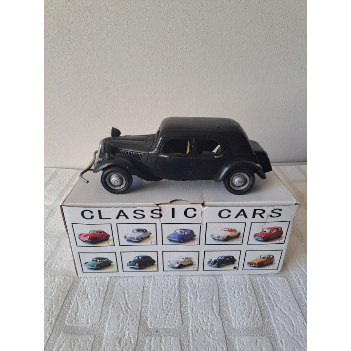Citroen Traction 11 BL van kunsthars Classic cars 27X10X9cm Citroen Traction 11 BL van kunsthars Classic cars 27X10X9cm