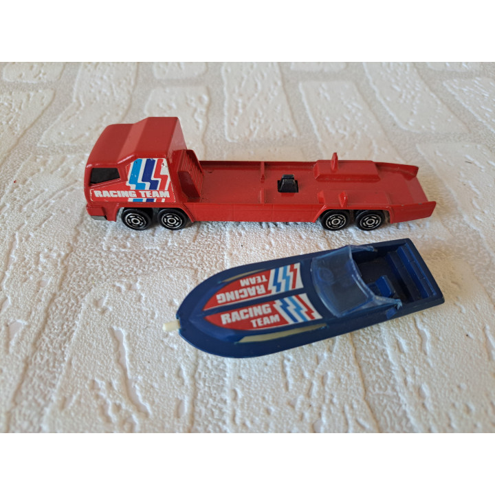 Vrachtwagen oplegger met speedboot 1:100 Majorette 329-370 - modelauto