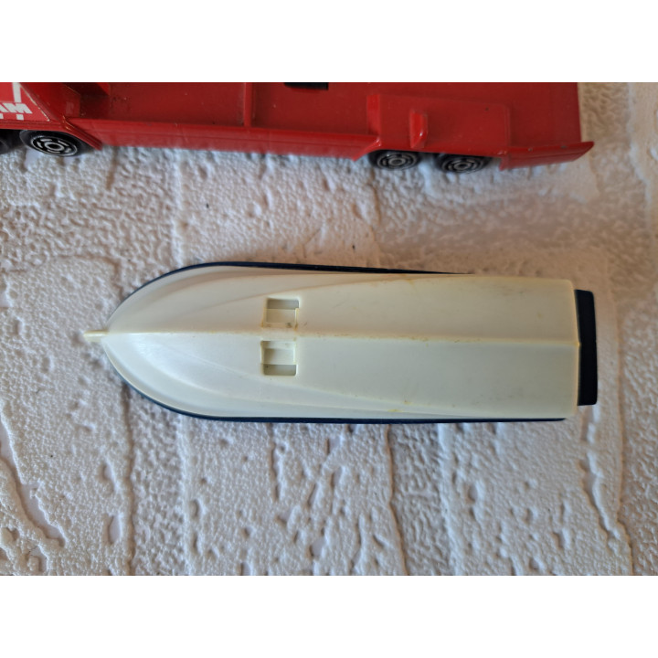 Vrachtwagen oplegger met speedboot 1:100 Majorette 329-370 - modelauto