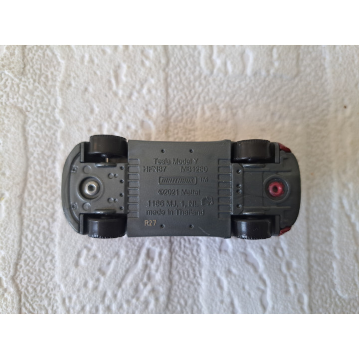 Tesla Model Y 1:63 Matchbox MB1280 (2) - modelauto