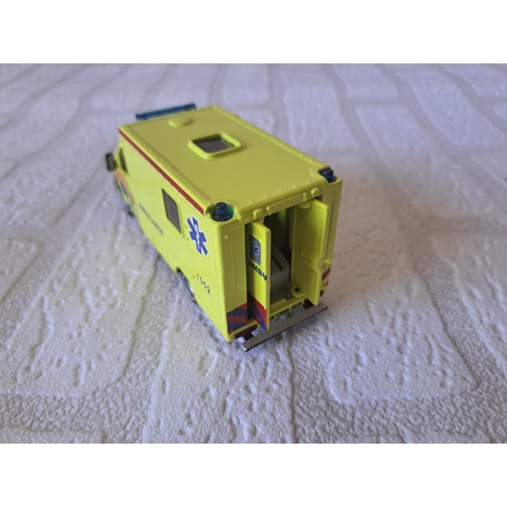 Mercedes Sprinter Nederlandse Ambulance 1:50 Siku 2108 - modelauto