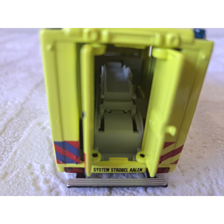 Mercedes Sprinter Nederlandse Ambulance 1:50 Siku 2108 - modelauto