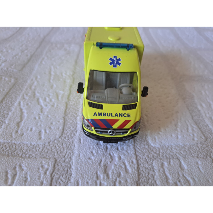 Mercedes Sprinter Nederlandse Ambulance 1:50 Siku 2108 - modelauto