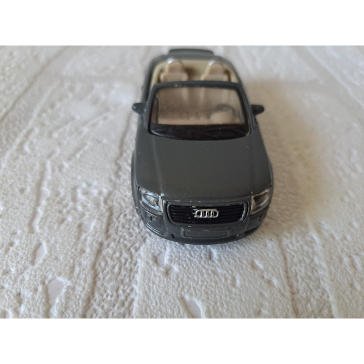 Audi TT cabrio 1:43 Maisto donkergrijs - modelauto