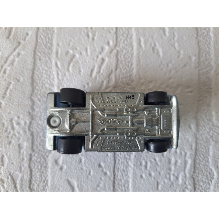 Dodge Van 1977 1:64 Color Shifters Hot Wheels 2009 - modelauto