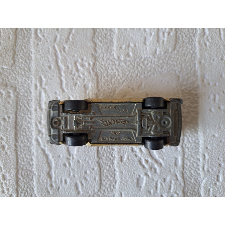 Studebaker Avanti 1963 Hot wheels 2011-055 - Verzamelmodelauto