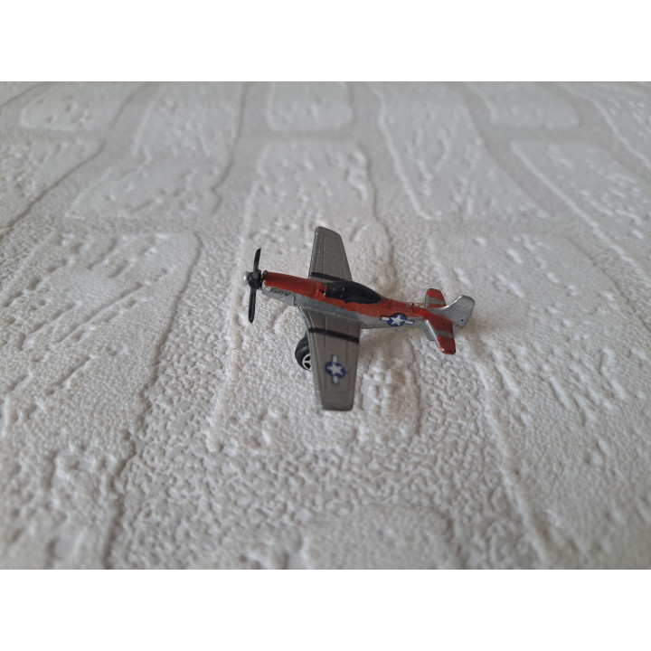 P-51 Mustang vliegtuig ww2 van metaal 4.5x5.5x1.5cm (1) - oorlogsvliegtuigen