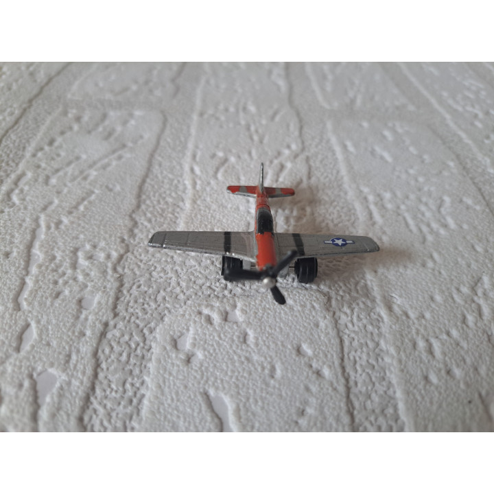 P-51 Mustang vliegtuig ww2 van metaal 4.5x5.5x1.5cm (1) - oorlogsvliegtuigen