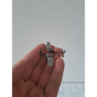 P-51 Mustang vliegtuig ww2 van metaal 4.5x5.5x1.5cm (1)