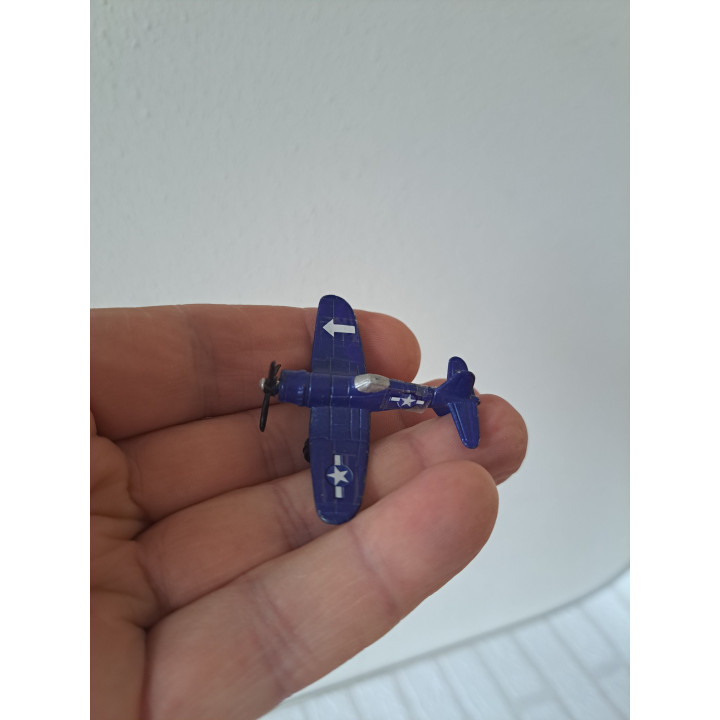 F4U Corsair vliegtuig ww2 van metaal 4.5x5.5x1.5cm