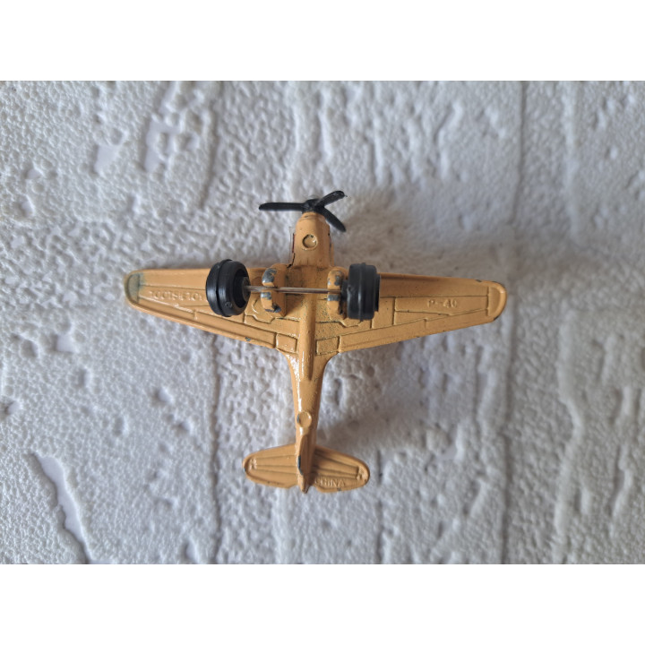 Curtiss P-40 Warhawk vliegtuig ww2 van metaal 4.5x6x1.5cm (1) - oorlogsvliegtuigen