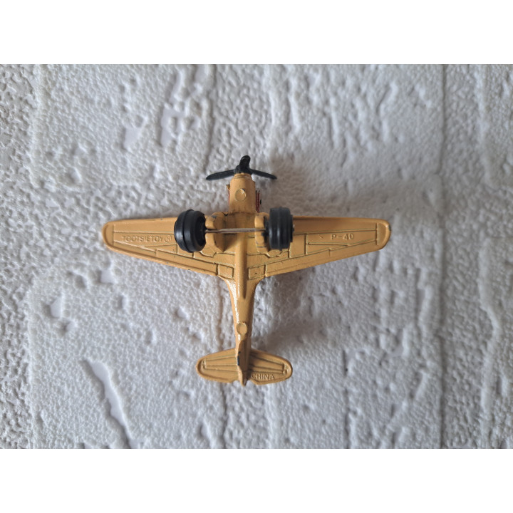 Curtiss P-40 Warhawk vliegtuig ww2 van metaal 4.5x6x1.5cm (2) - oorlogsvliegtuigen