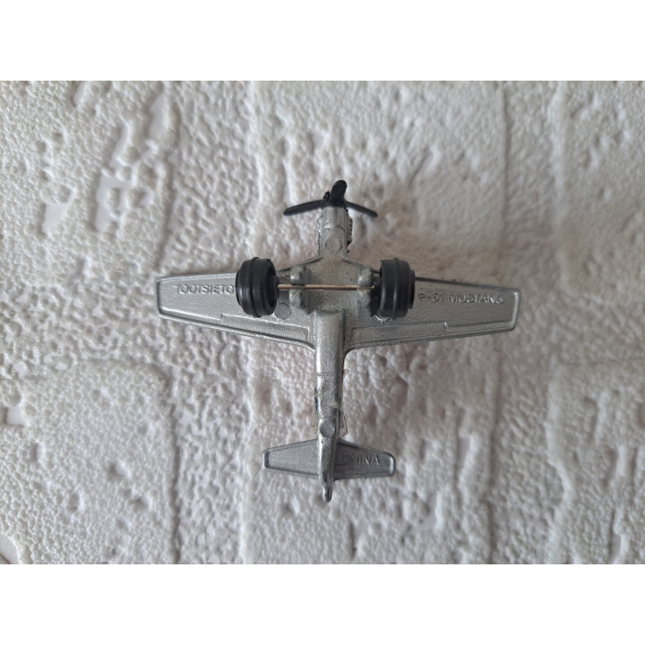 P-51 Mustang vliegtuig ww2 van metaal 4.5x5.5x1.5cm (3) - oorlogsvliegtuigen