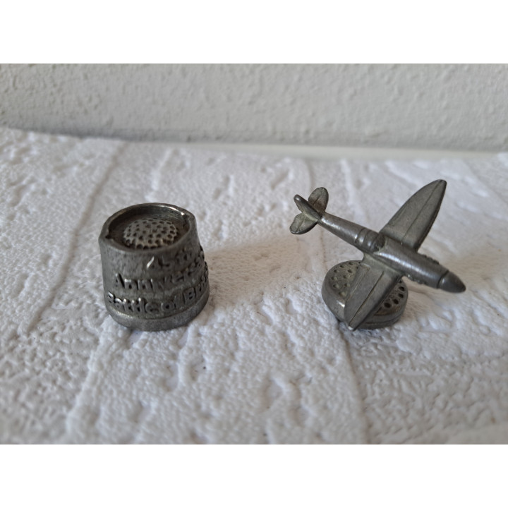 Tin vingerhoedje met spitfire 15th september 1940-1985 - Verzamelobject