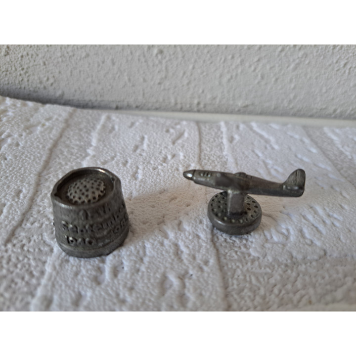 Tin vingerhoedje met spitfire 15th september 1940-1985 - Verzamelobject