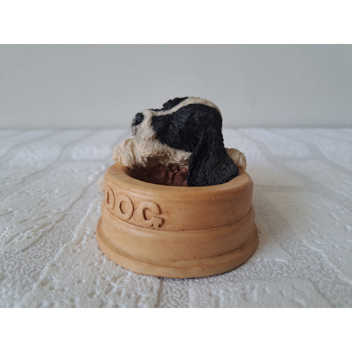 Spaniel pup hond met voerbak van Paw prints 15x9.5x7cm - dierfiguren