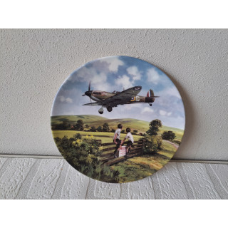 Spitfire Coming home wandbord van porselein D21cm