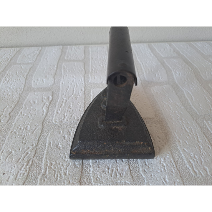 Strijkbout van gietijzer met cijfer 14 en hart 13.5x9.5x12cm -  gietijzers