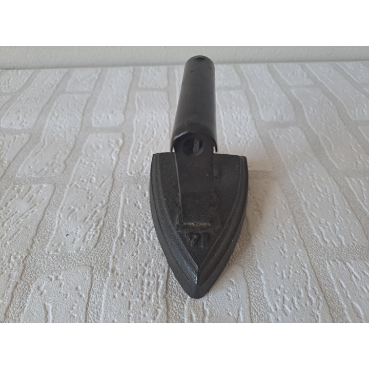 Strijkbout van gietijzer met cijfer 14 en hart 13.5x9.5x12cm -  gietijzers