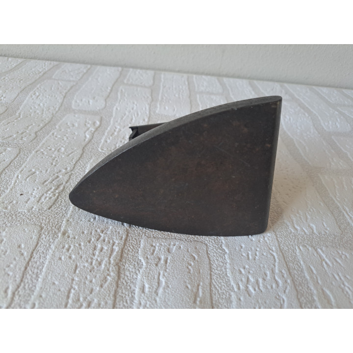 Strijkbout van gietijzer met cijfer 14 en hart 13.5x9.5x12cm -  gietijzers