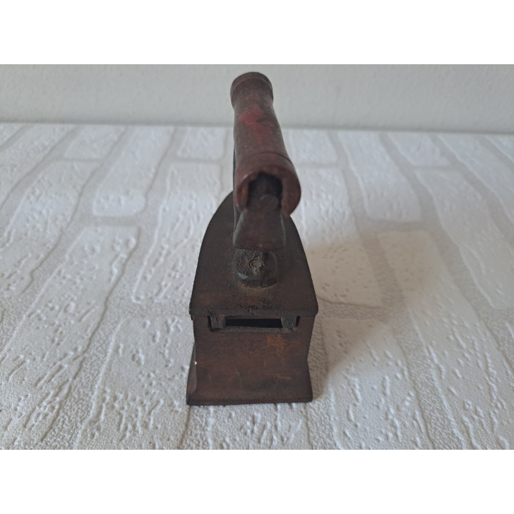 Houtskool strijkbout van gietijzer en hout 11x5.5x12cm -  gietijzers