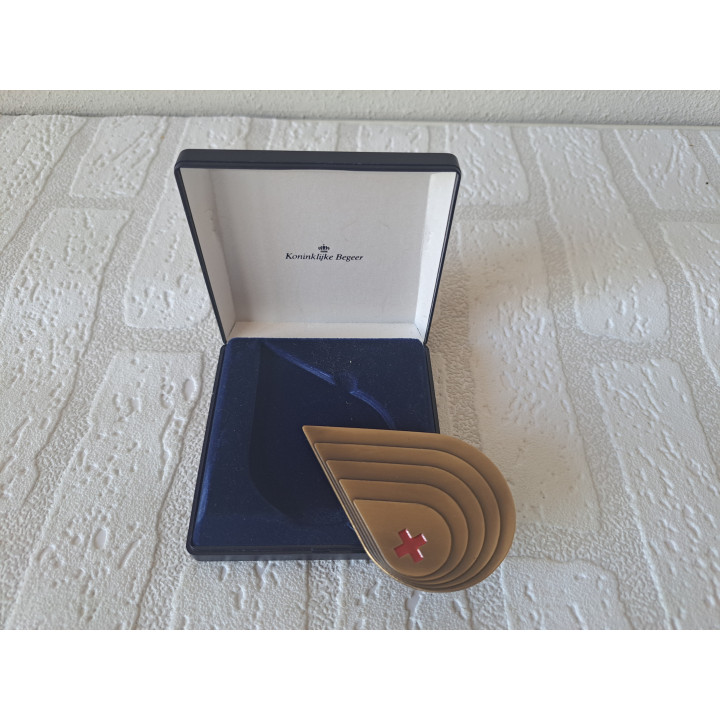 Rode Kruis Bloeddonor erepenning in Brons 9x9x2.5cm -  Rode Kruis