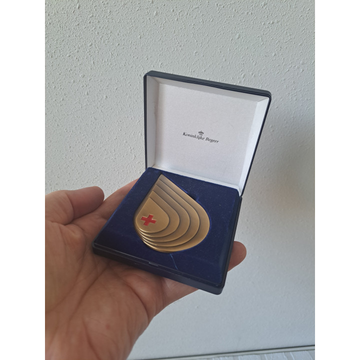Rode Kruis Bloeddonor erepenning in Brons 9x9x2.5cm