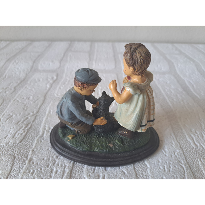 Ot en Sien van kunsthars spelen met poes 11x7x10cm -  Ot en Sien