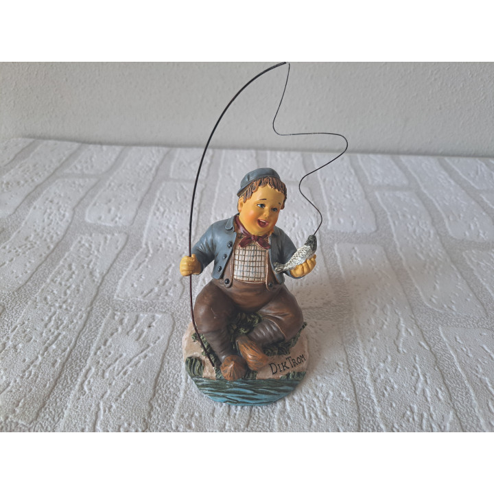 Dik Trom van aardewerk is aan het vissen D8xH10cm - Dik Trom