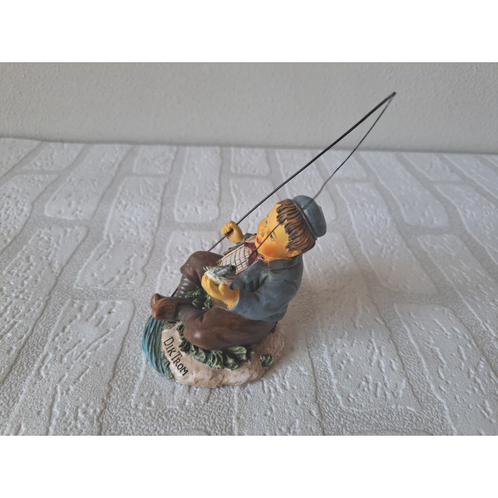 Dik Trom van aardewerk is aan het vissen D8xH10cm - Dik Trom