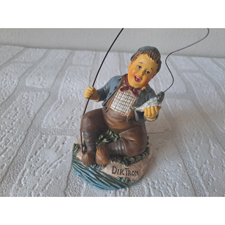 Dik Trom van aardewerk is aan het vissen D8xH10cm - Dik Trom