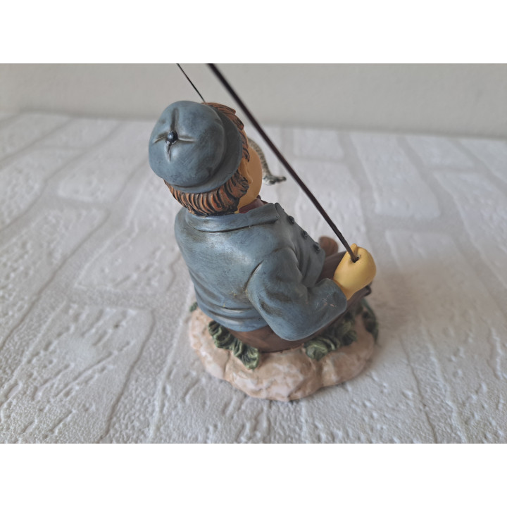 Dik Trom van aardewerk is aan het vissen D8xH10cm - Dik Trom