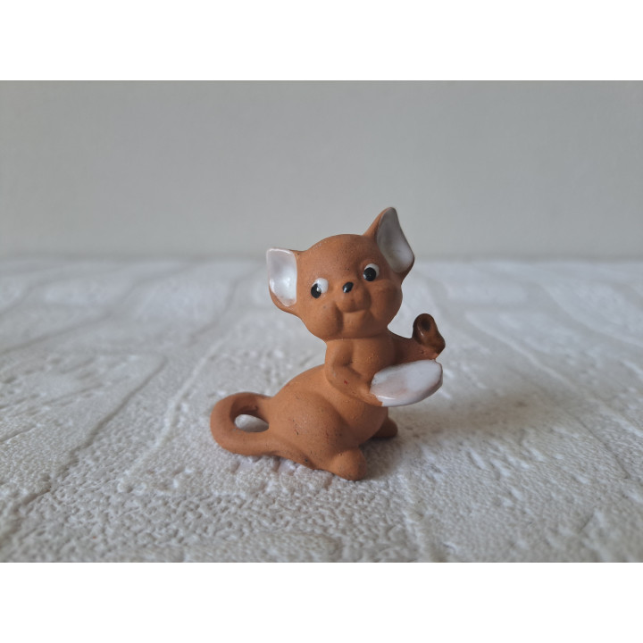 Muis van aardewerk zittend op de grond 5x3x5cm - dierfiguren