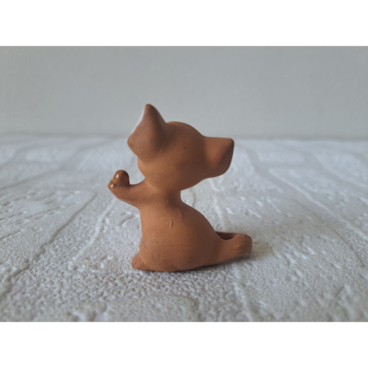 Muis van aardewerk zittend op de grond 5x3x5cm - dierfiguren