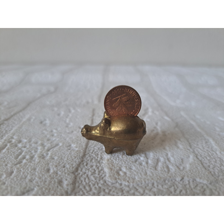 Geluksvarken van koper met 1 Pfennig in rug 3x1.5x3cm - dierfiguren