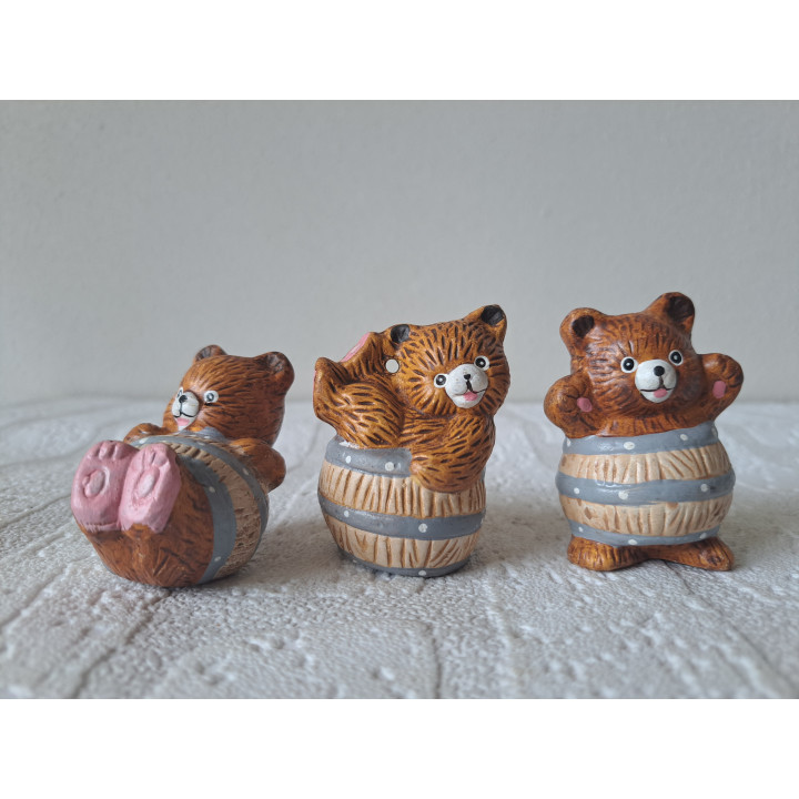 Set beren van keramiek in een wijnvat D4xH6cm - dierfiguren