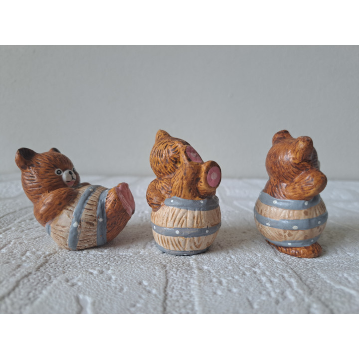 Set beren van keramiek in een wijnvat D4xH6cm - dierfiguren