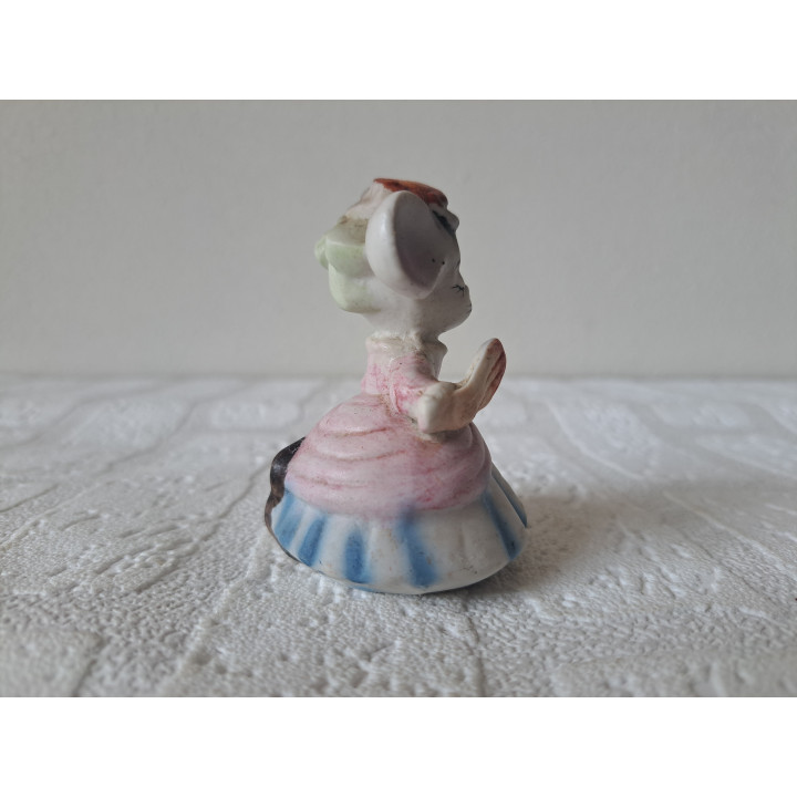 Muis van porselein met jurk en paraplu D5.5xH8cm - dierfiguren