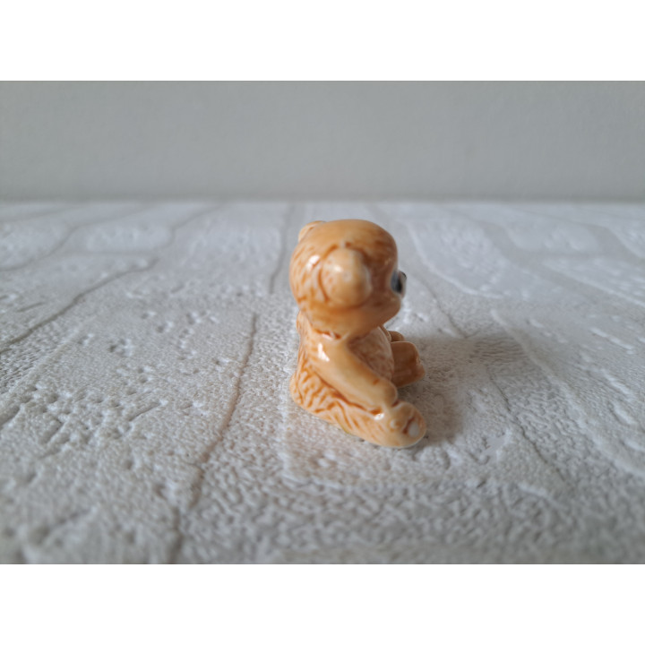 Beer met Jong Porselein Figuur Vertederend