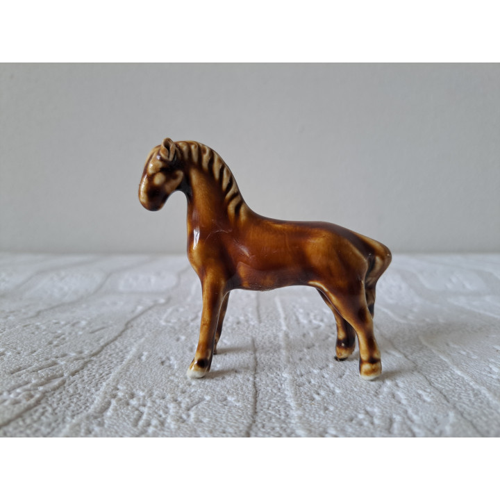 Paard van porselein 7.5x2x7cm - beeldjes