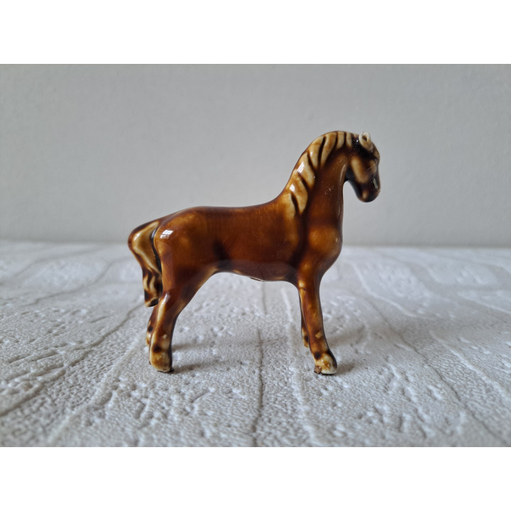 Paard van porselein 7.5x2x7cm - beeldjes