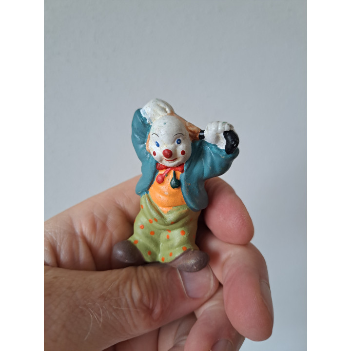 Clown van porselein verstopt zijn paraplu 4x3.5x6.5cm
