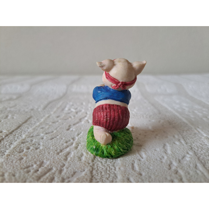 Varken van kunsthars doet aan aerobic 2.5x4x5cm - beeldjes