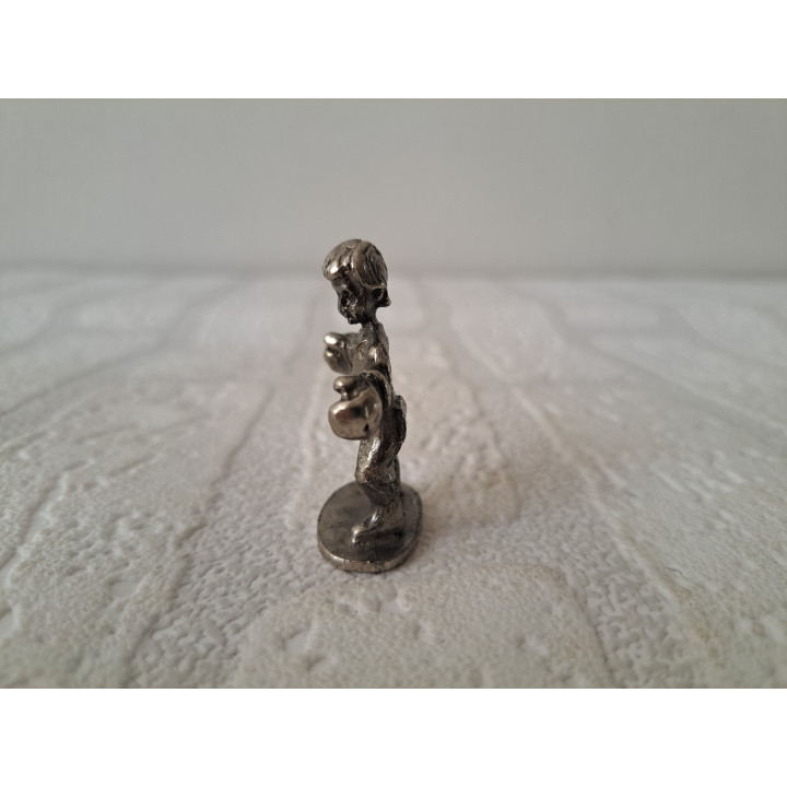 Jong van metaal als bokser 3x1.5x4cm - beeldjes