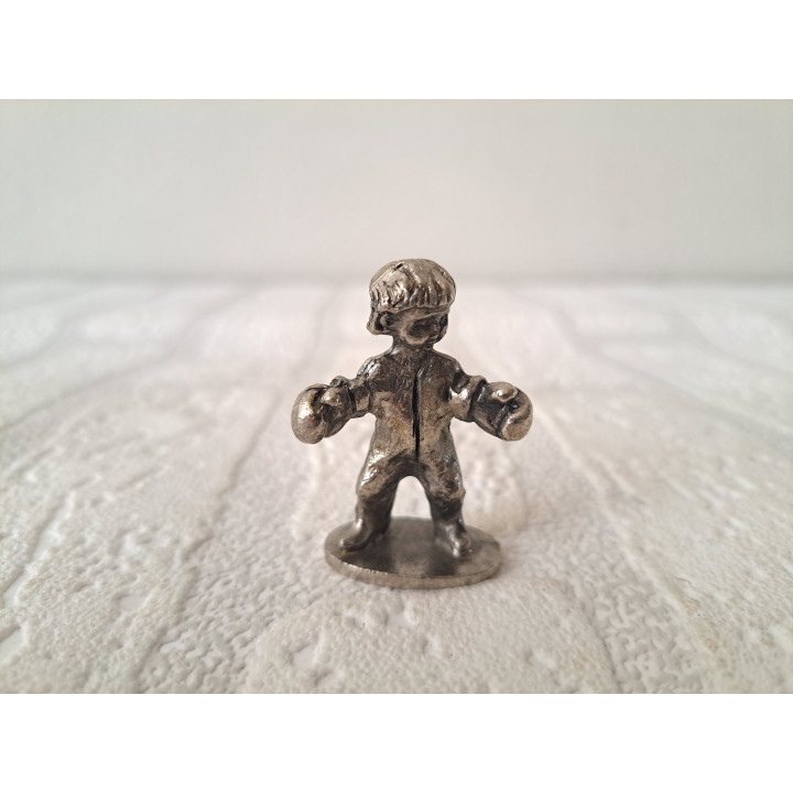 Jong van metaal als bokser 3x1.5x4cm - beeldjes