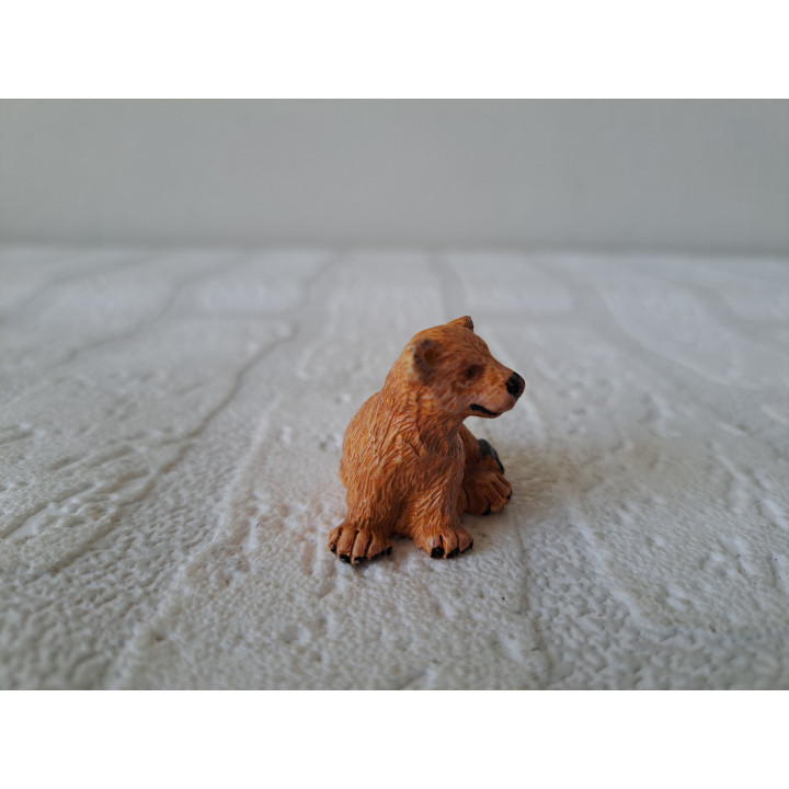 Leeuwenwelp van kunsthars 3.5x2.5x3cm - dierfiguren