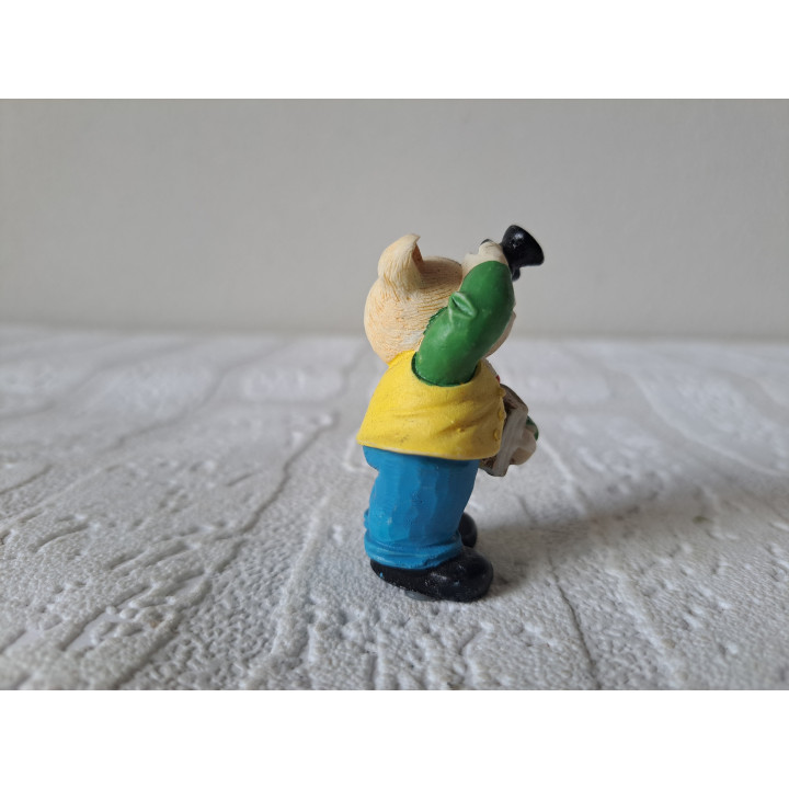 Varken van kunsthars met een verrekijker en boek 3.5x3x5cm - beeldjes