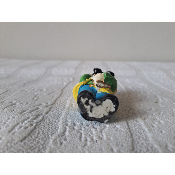 Varken van kunsthars met een verrekijker en boek 3.5x3x5cm - beeldjes