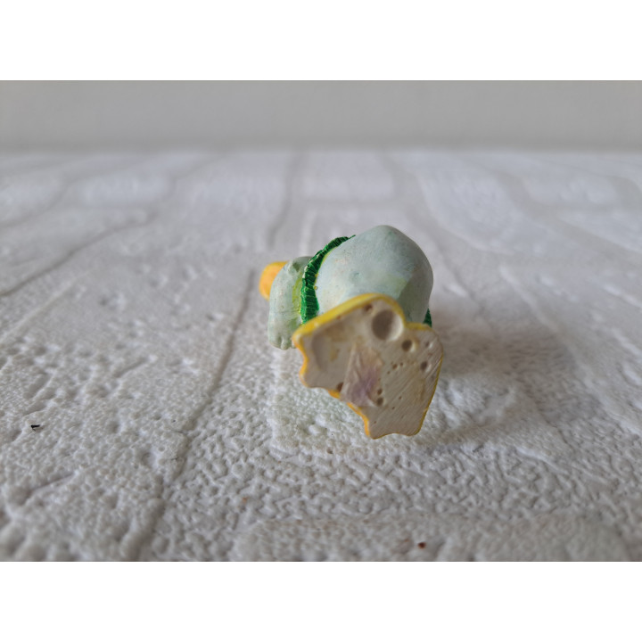 Eend van kunsthars doet de Hula dans 2.5x2.5x4.5cm - beeldjes